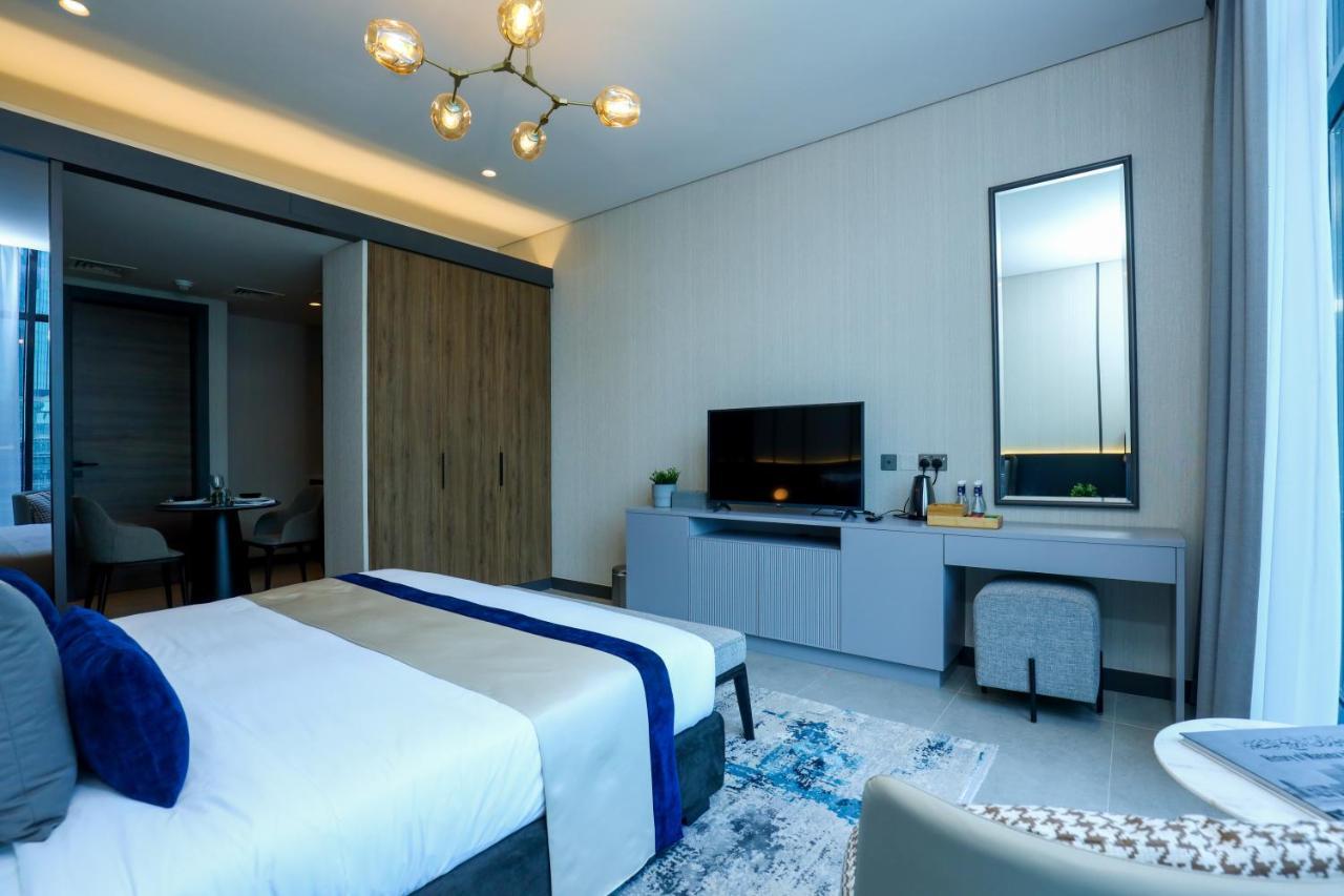 Hotel Charthouse Bahrain à Manama Extérieur photo A bedroom at the hotel