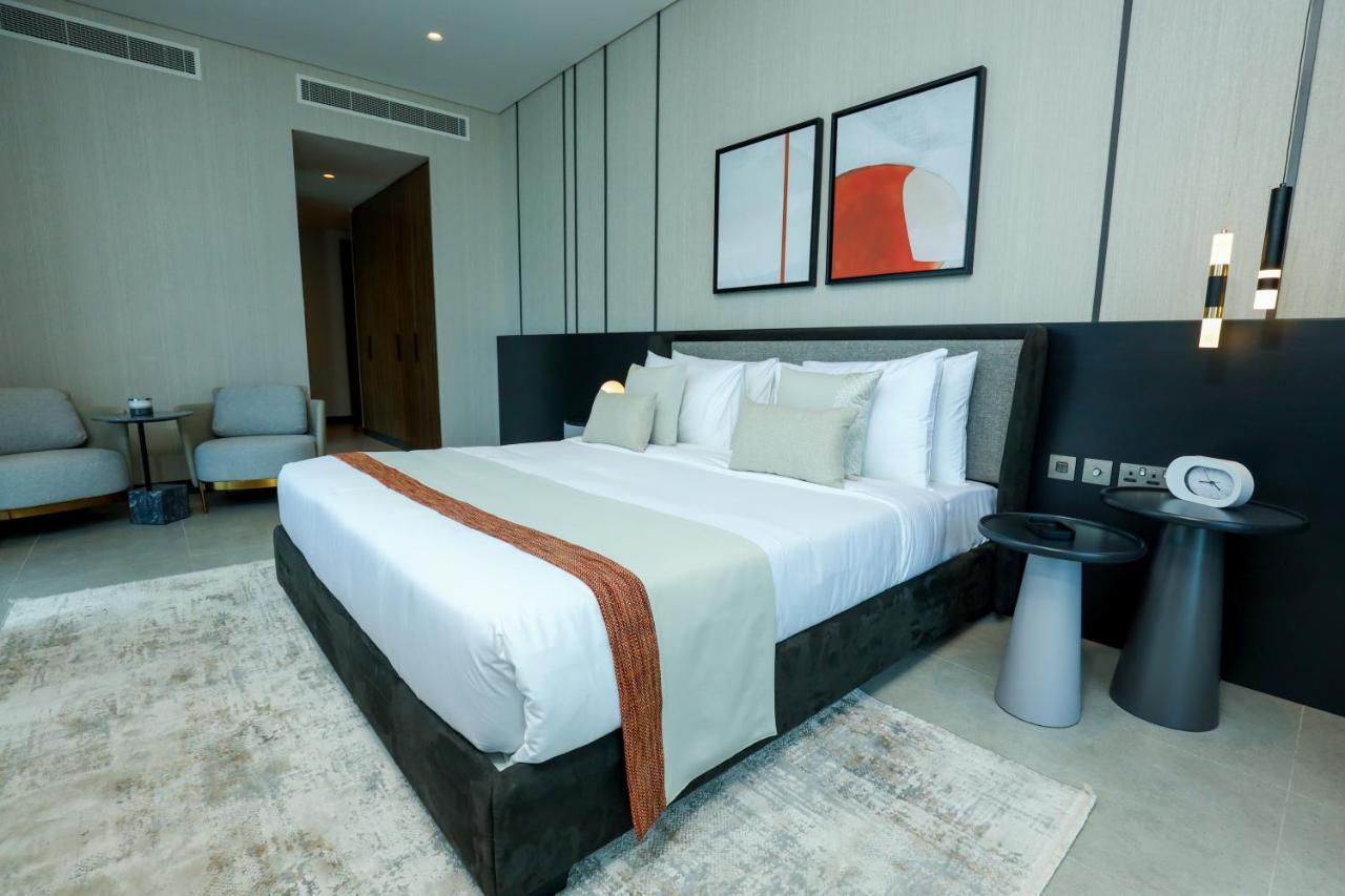 Hotel Charthouse Bahrain à Manama Extérieur photo A bedroom at the hotel