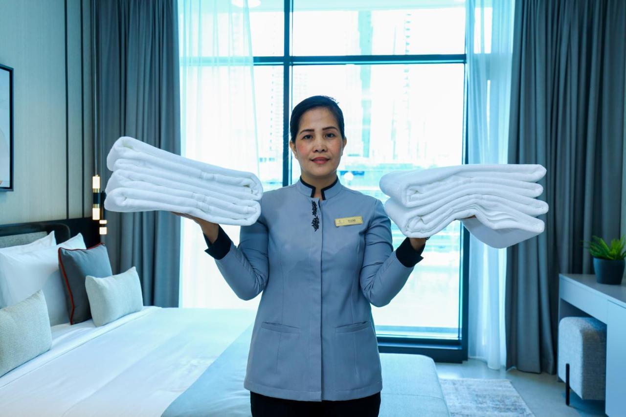 Hotel Charthouse Bahrain à Manama Extérieur photo A chambermaid in a hotel