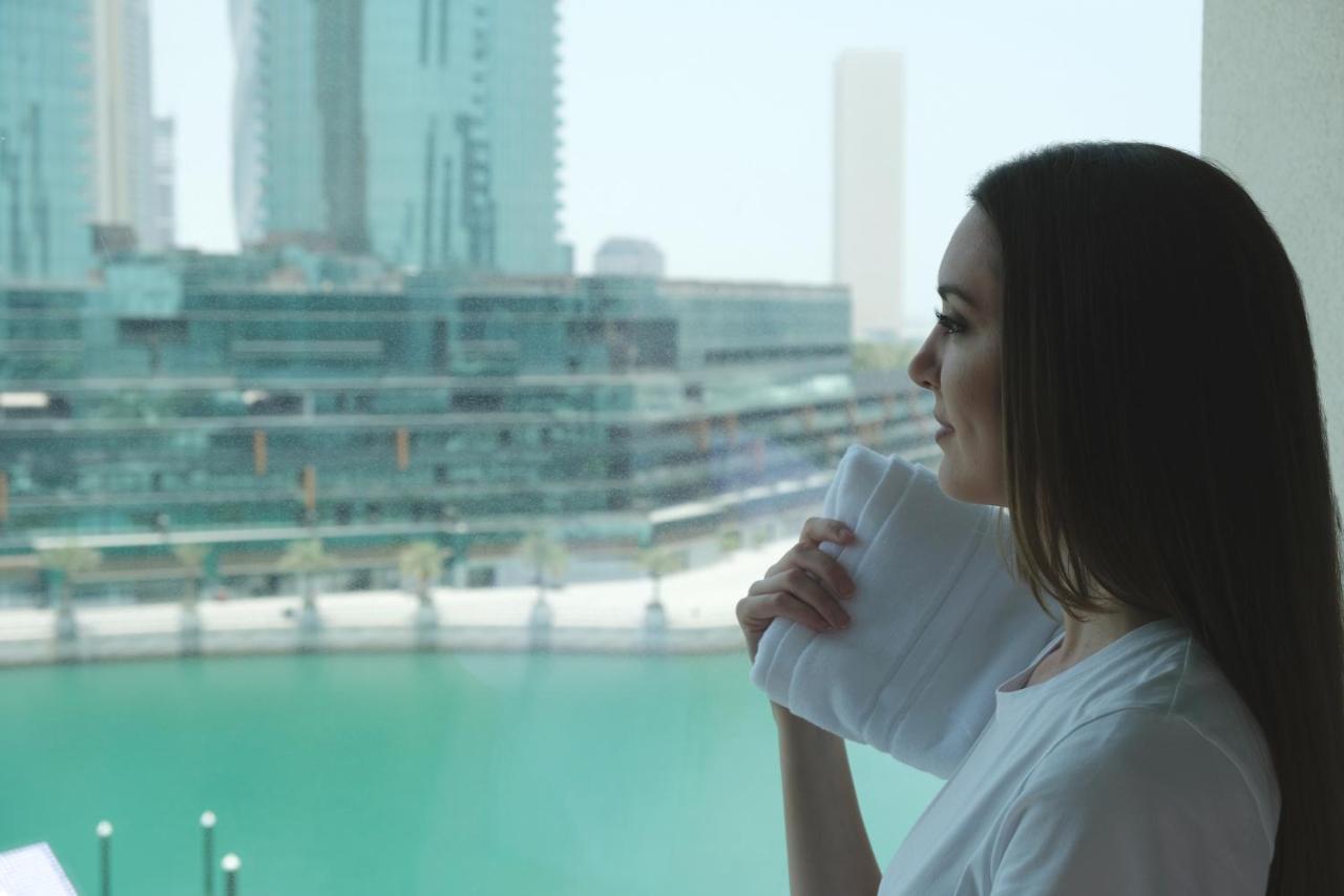 Hotel Charthouse Bahrain à Manama Extérieur photo A woman in Dubai