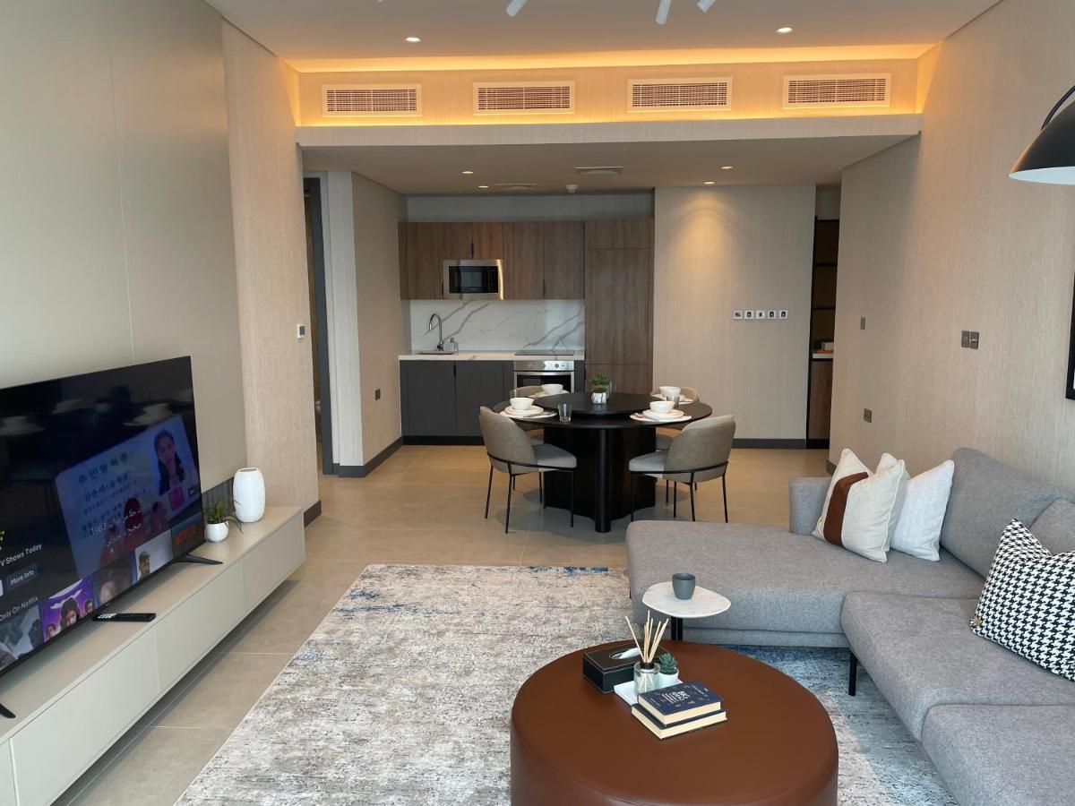 Hotel Charthouse Bahrain à Manama Extérieur photo A living room in a two-bedroom apartment