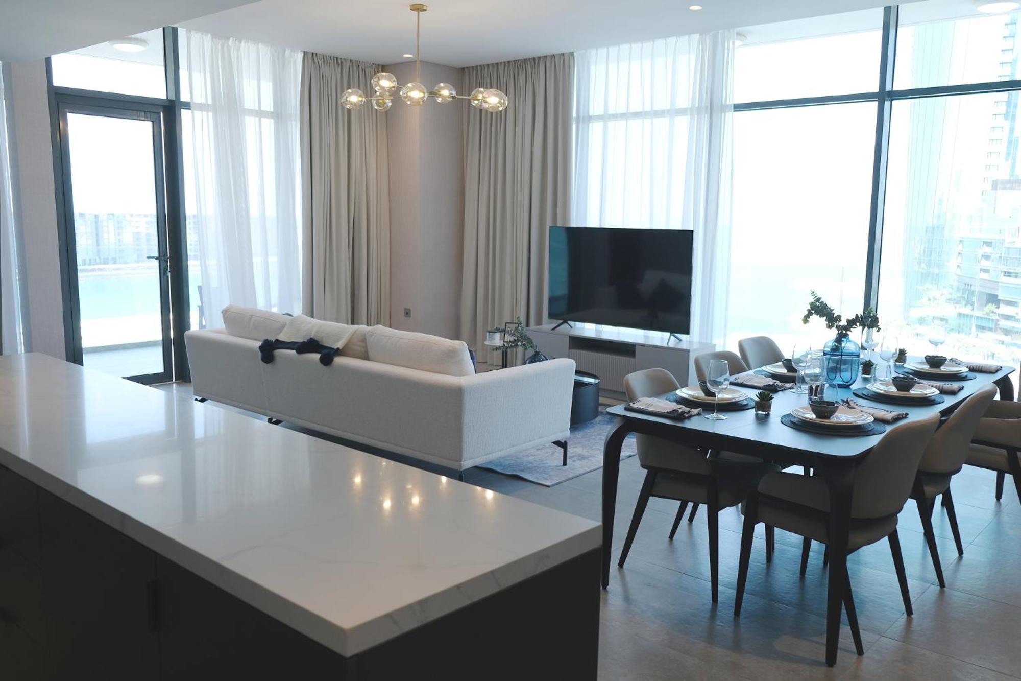 Hotel Charthouse Bahrain à Manama Extérieur photo A living room in a 3-bedroom apartment