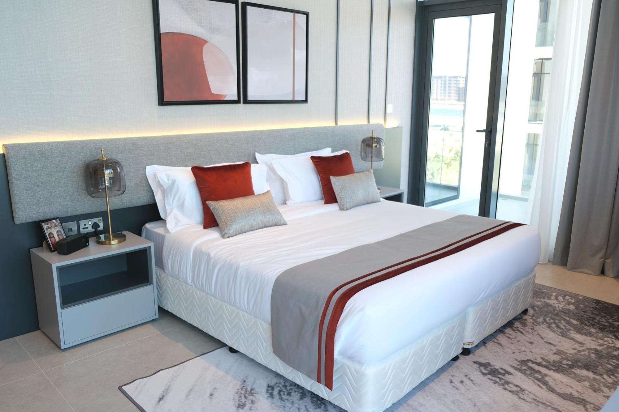 Hotel Charthouse Bahrain à Manama Extérieur photo A bedroom at the hotel